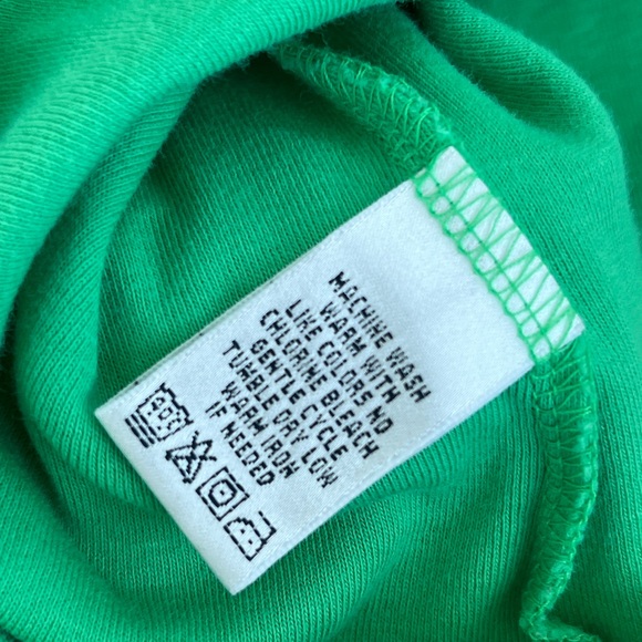 Lily Pulitzer V Neck T-shirt Size S, like new - Picture 5 of 5